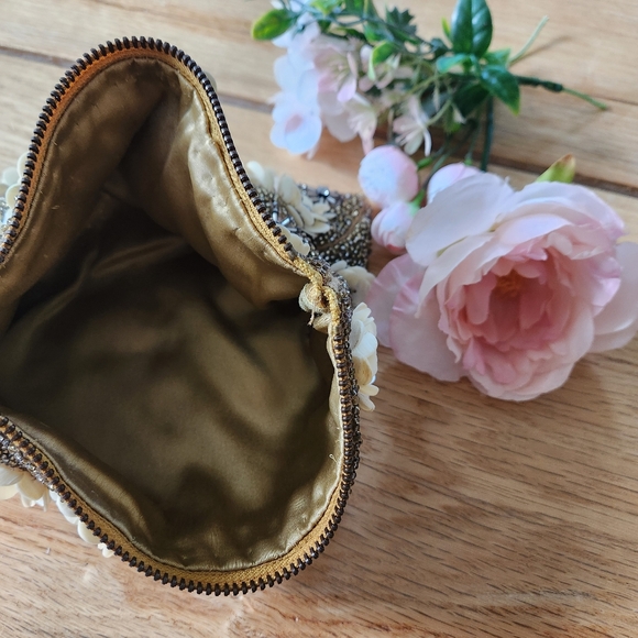 Anthropologie White Floral Beaded Evening Clutch Purse Shell Flowers - Picture 6 of 9